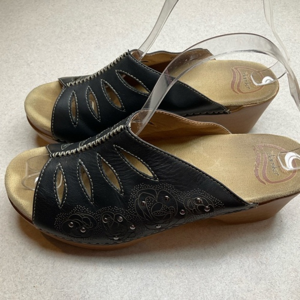 Dansko Sheri Sandal 39 Brown Tooled Roses & Studs‎ - Picture 4 of 9
